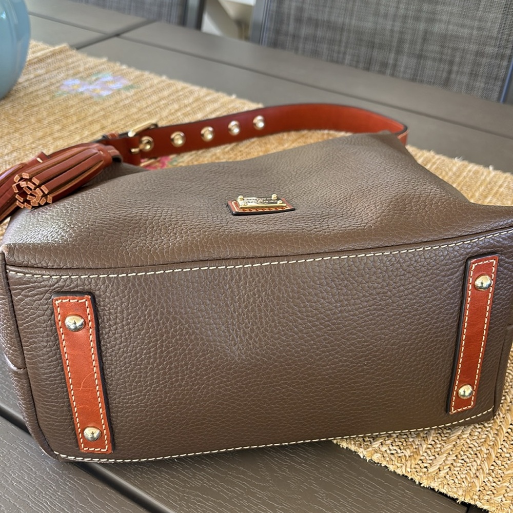 Dooney & Bourke Brown Leather Pebble Grain Paige Sac Hobo‎ Bag - Picture 8 of 16
